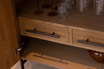 ashfield-ribbed-bar-unit-lifestyle